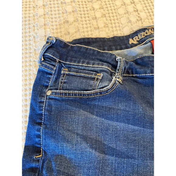 Arizona Jeans Size 13 Womens Denim Distressed Cuffed Shorts Vacation Travel Pool - Picture 7 of 9